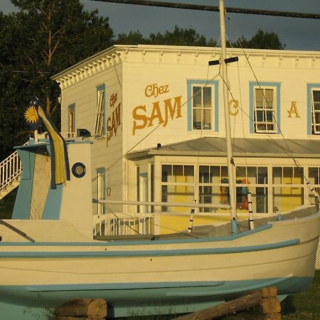 Auberge Du Cafe Chez Sam Baie-Sainte-Catherine Exteriör bild