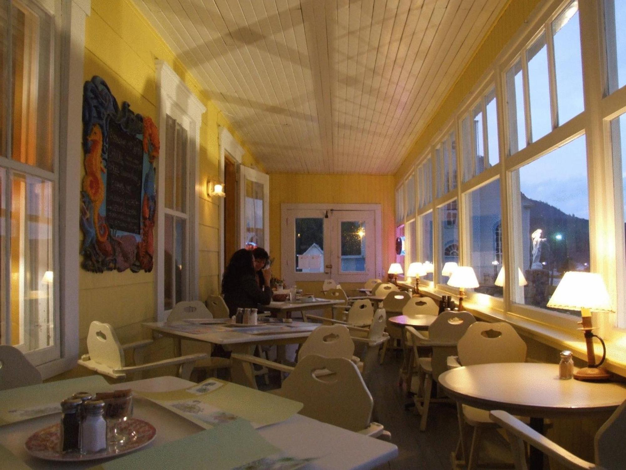 Auberge Du Cafe Chez Sam Baie-Sainte-Catherine Exteriör bild