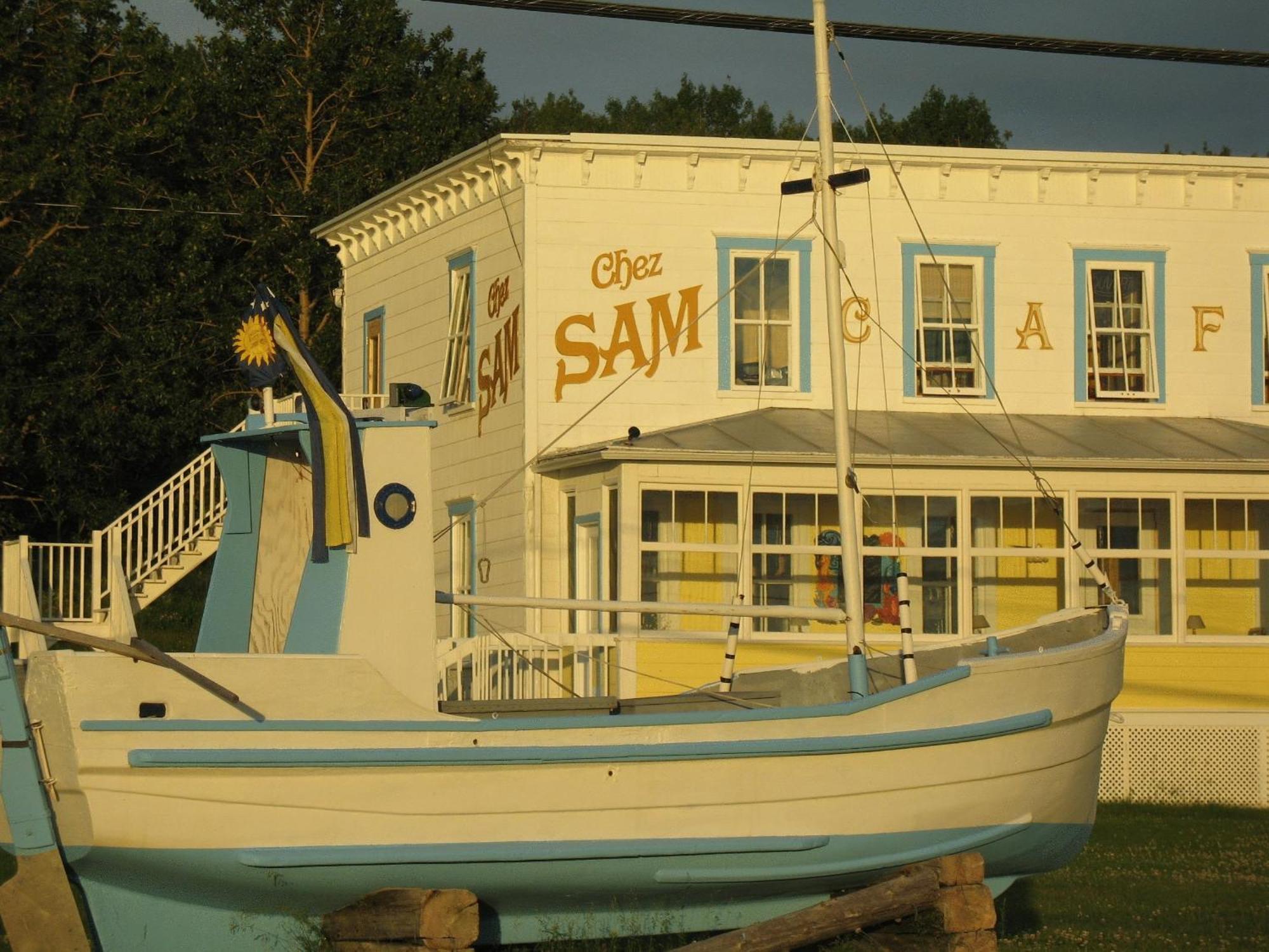 Auberge Du Cafe Chez Sam Baie-Sainte-Catherine Exteriör bild