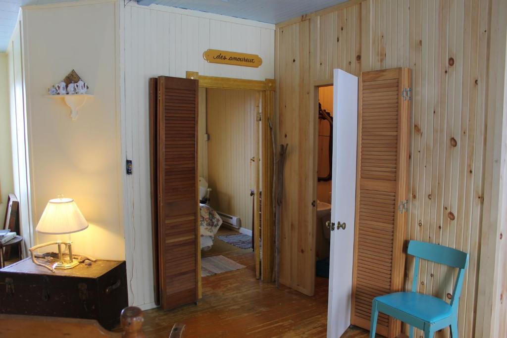 Auberge Du Cafe Chez Sam Baie-Sainte-Catherine Rum bild